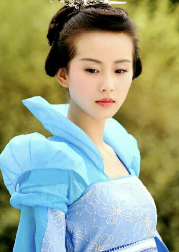古装扮相,都非常的耐看,由内而外散发出一种优雅的气质,宛如小仙女