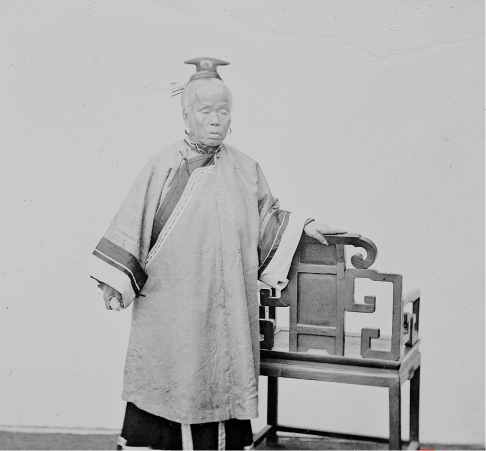 一组照片告诉你李鸿章的亲生母亲,他的夫人和女儿