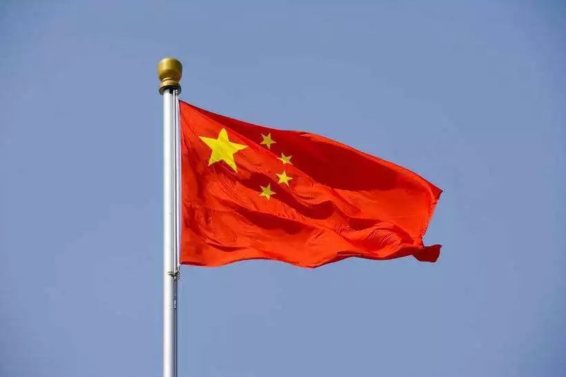 庆祝新中国成立70周年悬挂国旗倡议书