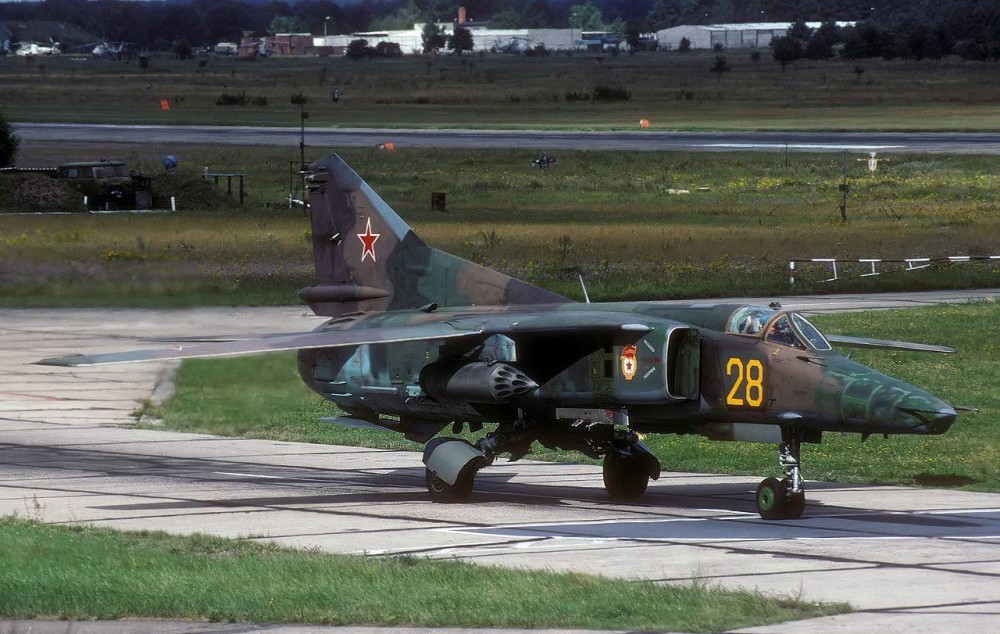俄罗斯 米格—27 勇士 系列 变后掠翼战斗轰炸机——高清相片