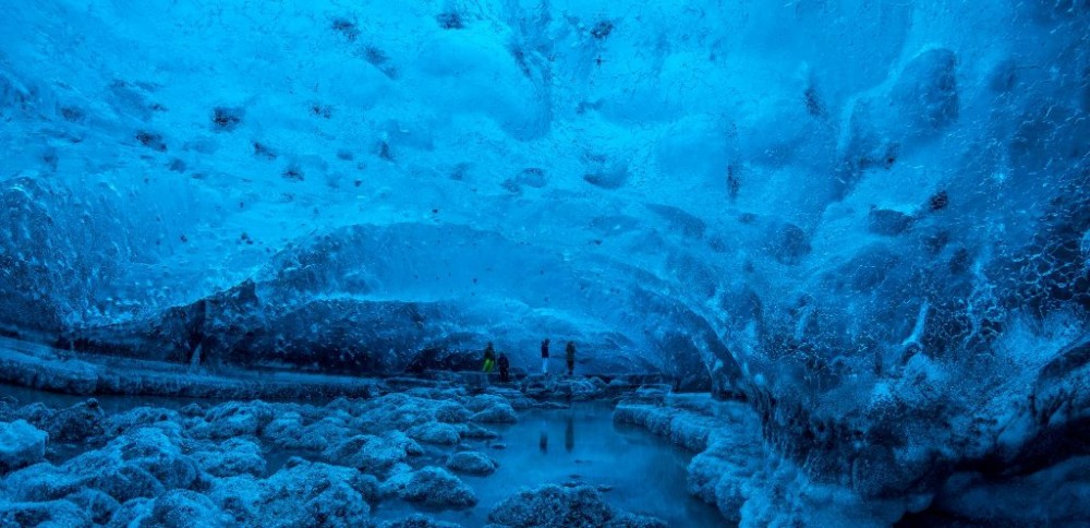 探秘冰岛蓝冰洞,最美最梦幻的蓝色世界