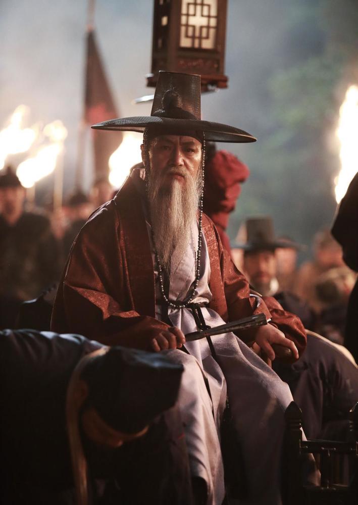 韩国影坛老戏骨李璟荣