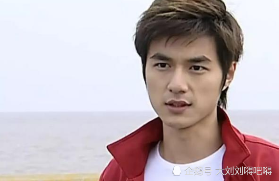 还记得《火力少年王》中的李非吗?如今不玩球了,做起了这个!