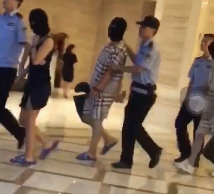 滕州美铭广场b座被抓男男女女均带着头套,原来是这么回事