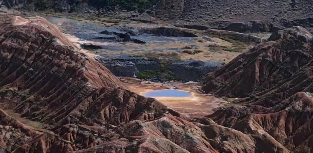 还没到独库公路,就遇到了泥火山,不能放过!