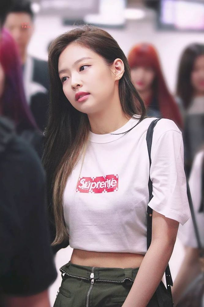 jennie不仅有名品直角肩,还有巨巨巨巨巨显高的穿衣经