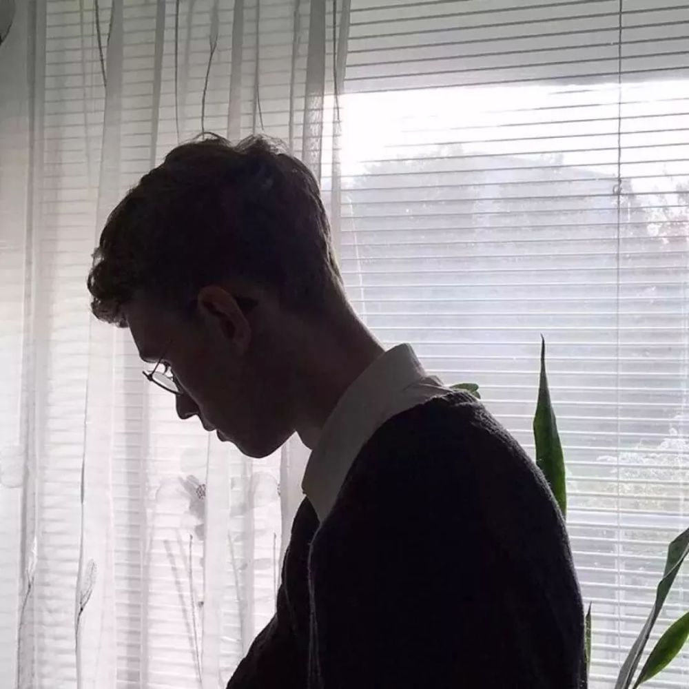 男生头像·一天里只需有片刻的温柔便可治愈一整天的伤