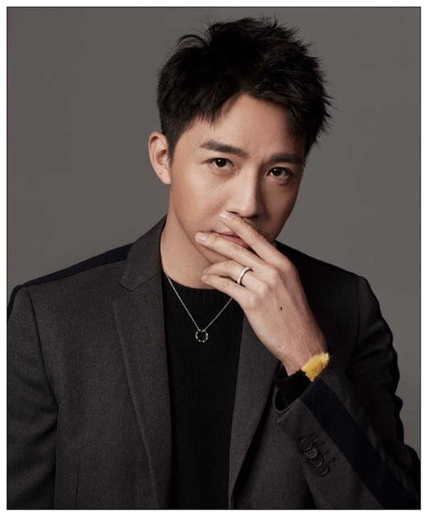 明星时尚写真壁纸:俞灏明演绎精致型男,散发迷人魅力