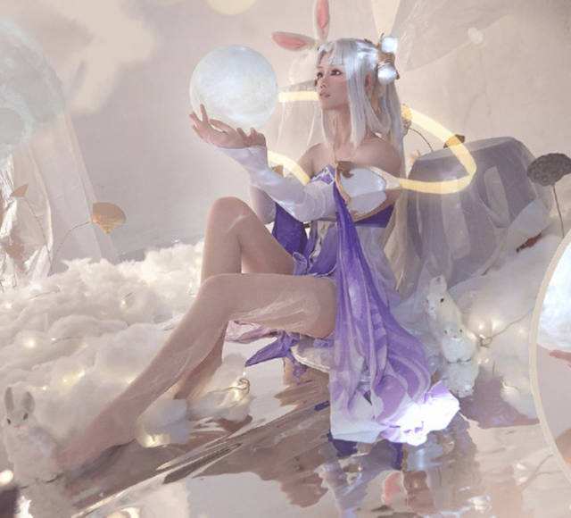 王者荣耀壁纸:嫦娥小姐姐在月光的映照下,显得更迷人了