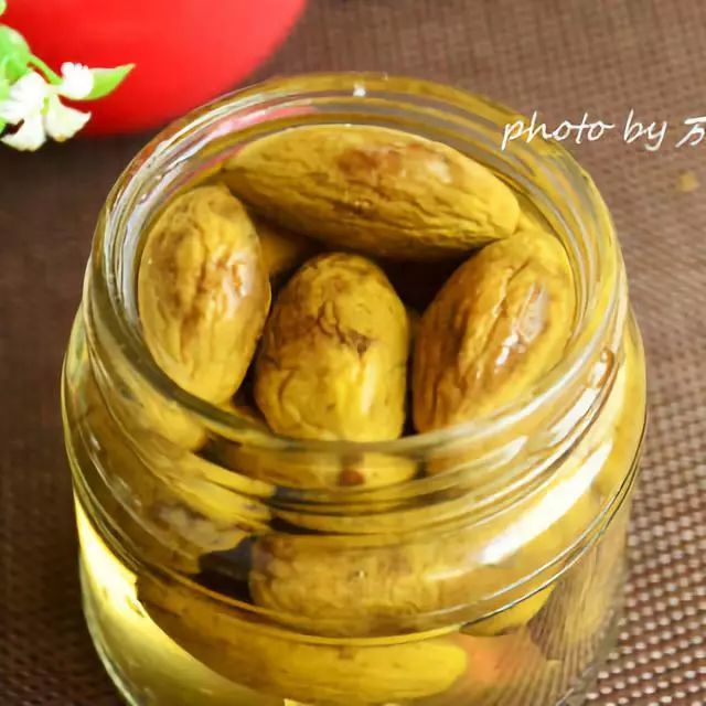 橄榄 橄榄自古以来就是醒酒,清胃热,促食欲的"良药",既可直接食用,也
