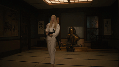 古一法师化身武士道高手,优雅地砍着丧尸,提名金棕榈奖僵尸电影