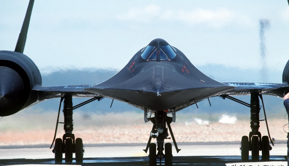 sr-71"黑鸟"侦察机:美国情报搜集的专用机型,令被侦查
