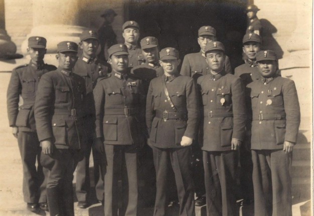 罕见的老照片,国民党七十四军军官的颜值普遍挺高