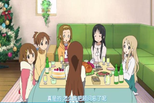 圣诞节时,轻音部在小唯家举行了圣诞趴,因为小和要晚点才能到,所以