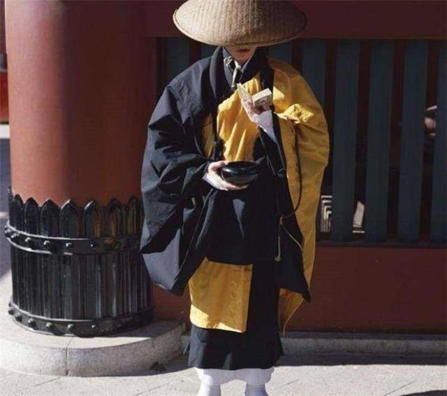 中国的和尚守清戒律,为什么日本和尚,可以大鱼大肉,娶妻生子?