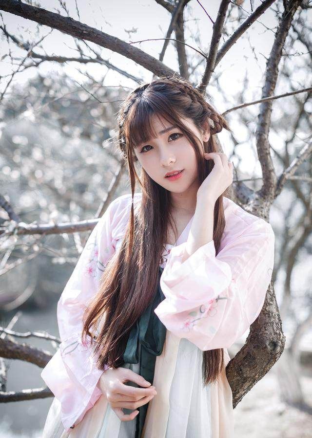 汉服美女图集:山中有雪亦有梅,美女汉服更美兮
