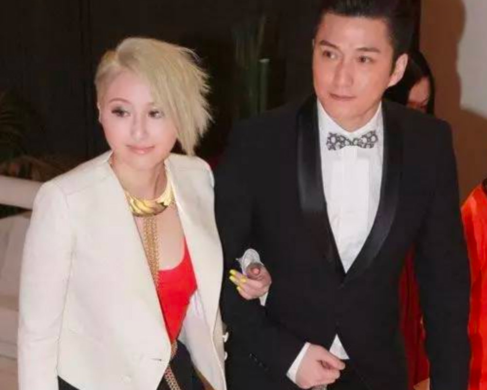 抛弃结婚十年妻子,出轨赌王女儿,陈山聪今年娶圈外女友