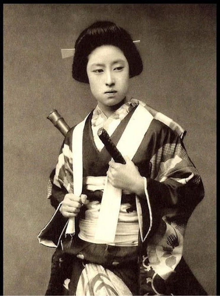 日本早期的女武士,看上去都很漂亮片佩戴双刀