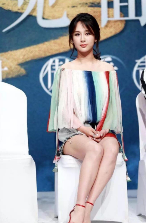 杨紫和肖战的无修图照片被抓拍,网友:穿着朴素,但是演技很好