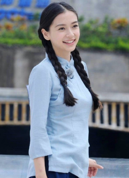 杨颖的颜值有多高?学生都嫌丑的民国学生装,她却穿出初恋感