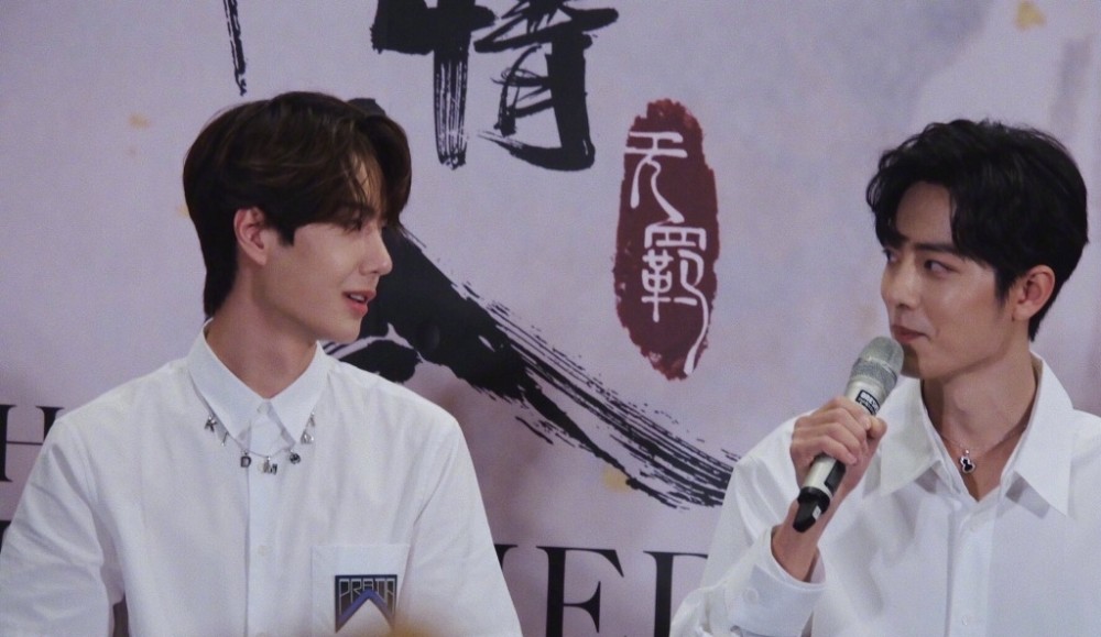 《陈情令》泰国见面会生图曝光,个个都是长腿肖战王一博对视超甜