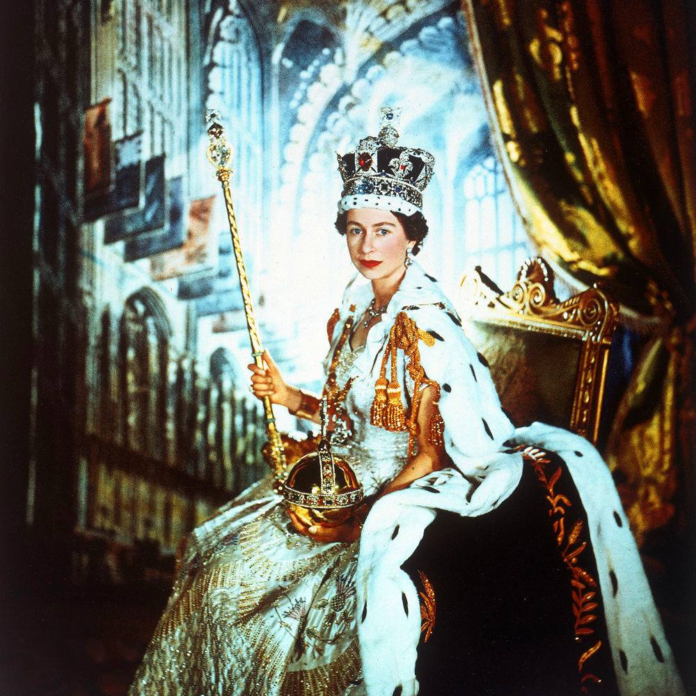 伊丽莎白二世,26岁即位,27岁加冕,是英国在位时间最长的君主!