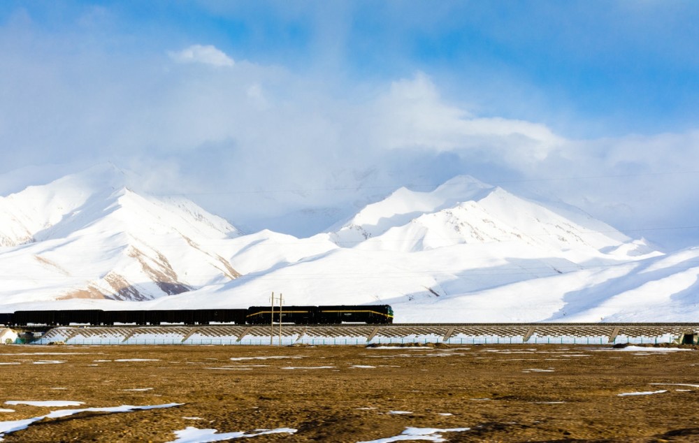 中国又一"逆天"工程:凿穿喜马拉雅山,将青藏铁路修到尼泊尔