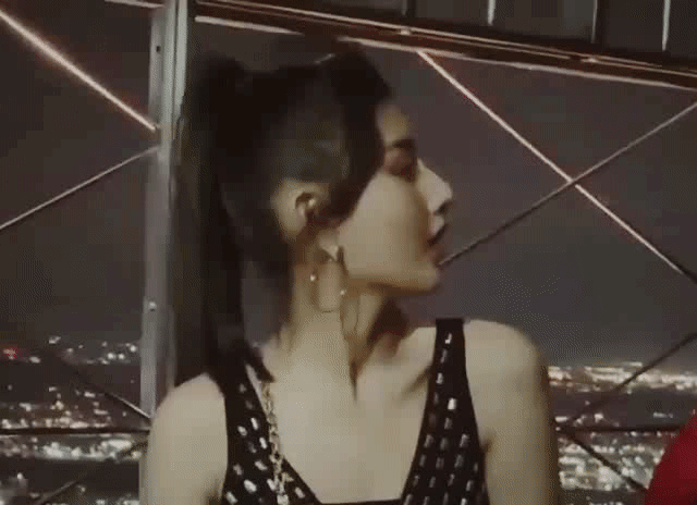 mk为宋祖儿拍失足少女风视频,太适合游戏人间的堕落天使人设