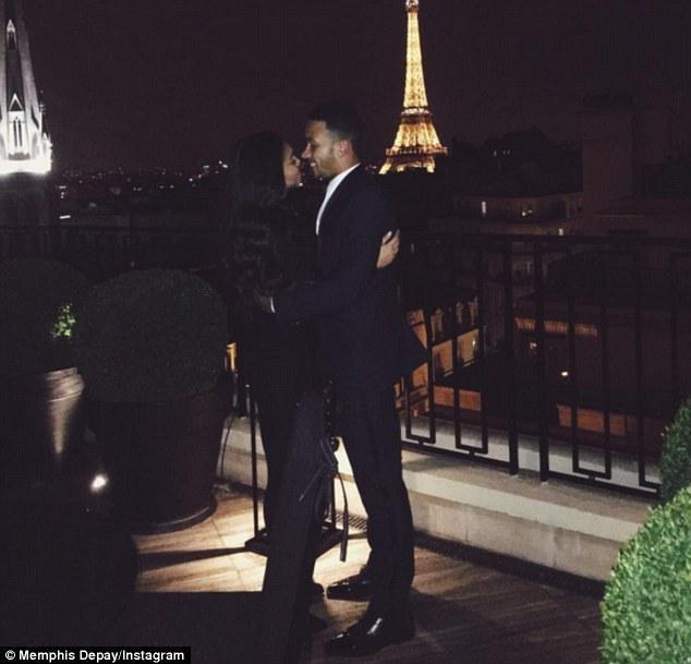 曼联堕落7号陪女友庆生 沉迷二人世界_腾讯网