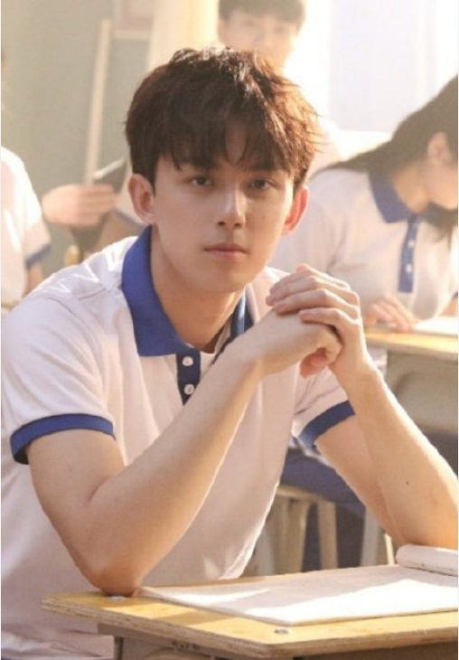 男明星"穿校服":王一博清新,吴磊帅气,李易峰少年感十足!