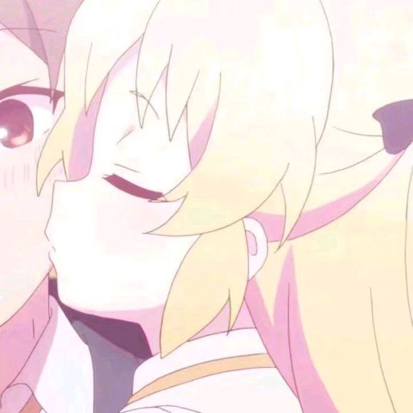 动漫·二次元情侣头像:女孩子有时候主动一点,也是不错的哦!
