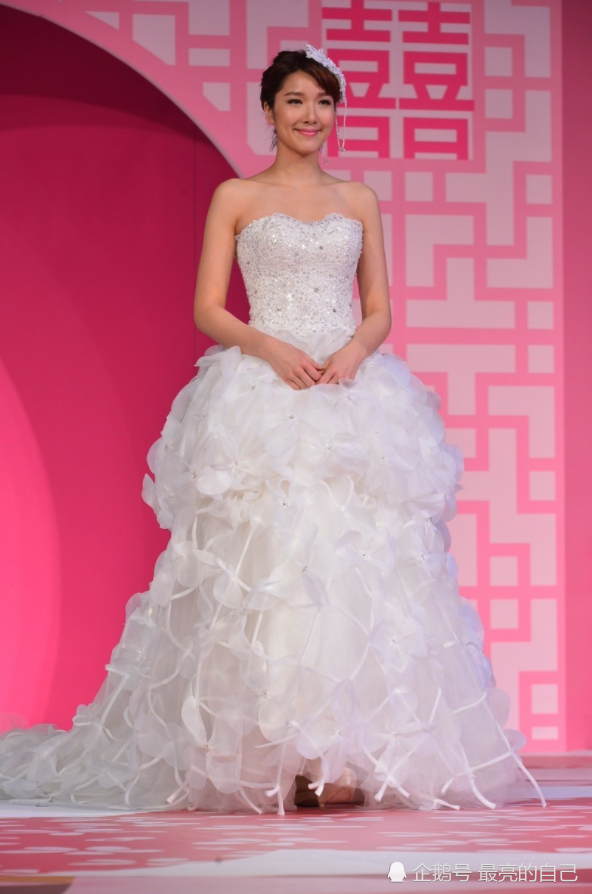王祖蓝的老婆李亚男,有175厘米高