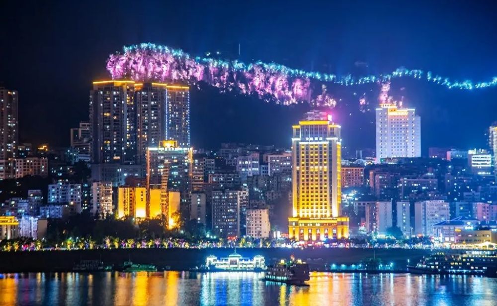 关注我们 关注一座城 三生有幸,平湖万州 万州夜景又添新景观, 小编
