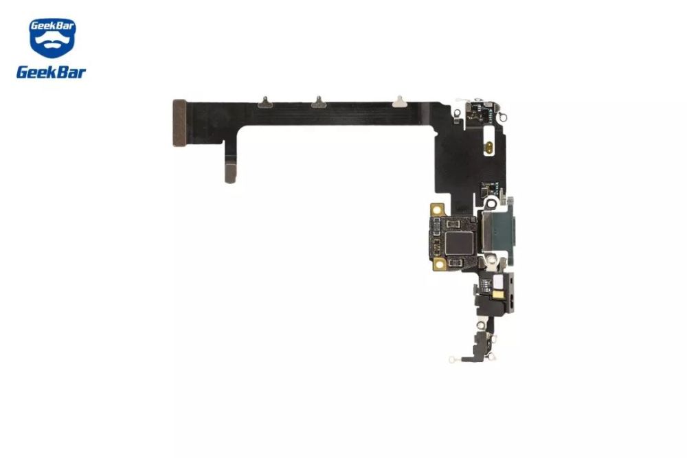 14,拆下taptic engine,震动器 15,拆下底部扬声器 16,拆下剩余螺丝后