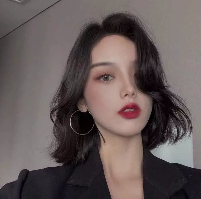 酷酷的冷艳风女生