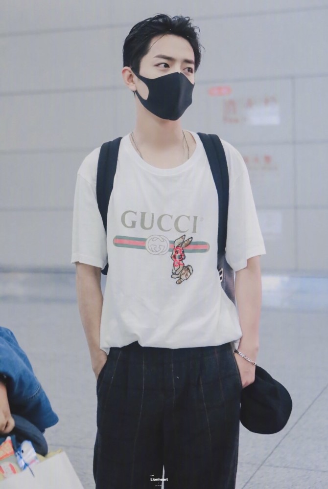 肖战复古西装亮相gucci大秀,私服穿搭才是最佳男友教科书!