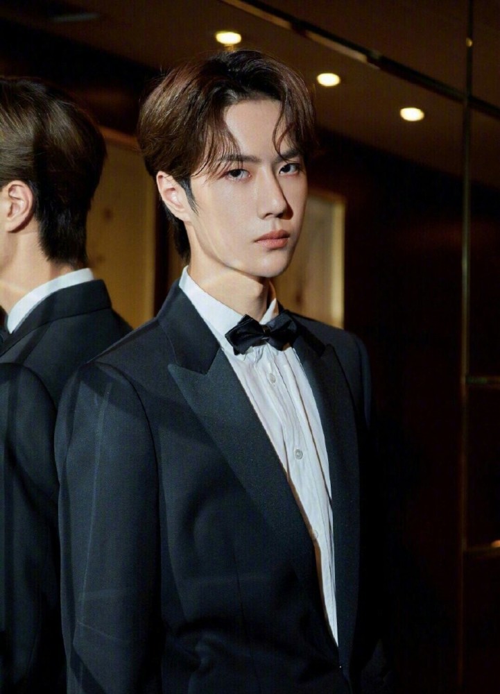 肖战王一博最a霸道总裁穿搭,人间理想vs人间妄想