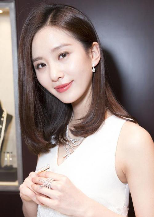 而且刘诗诗本身的颜值也很高.