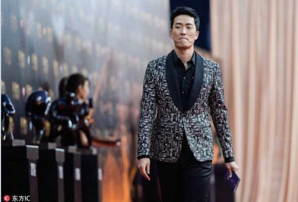 刘翔帅气走红毯 开心接受采访暗示太太或已怀