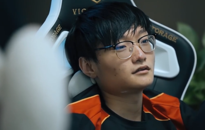 uzi一笑八强让lpl怕了!fpx抽签金咕咕哭了小天满脸凝重
