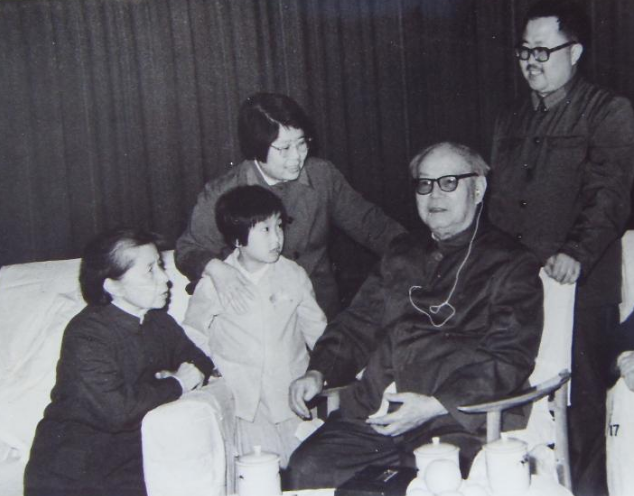 叶剑英珍贵老照片,荣辱不惊大智若愚的老帅,关