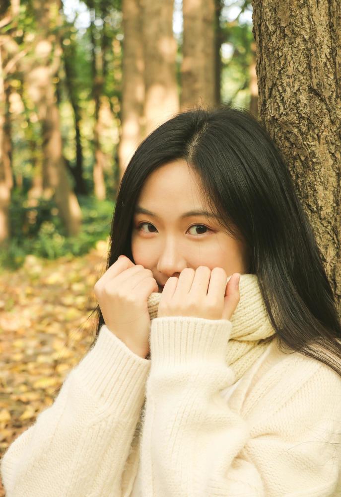 淑女风女孩,阳光下的笑容很暖