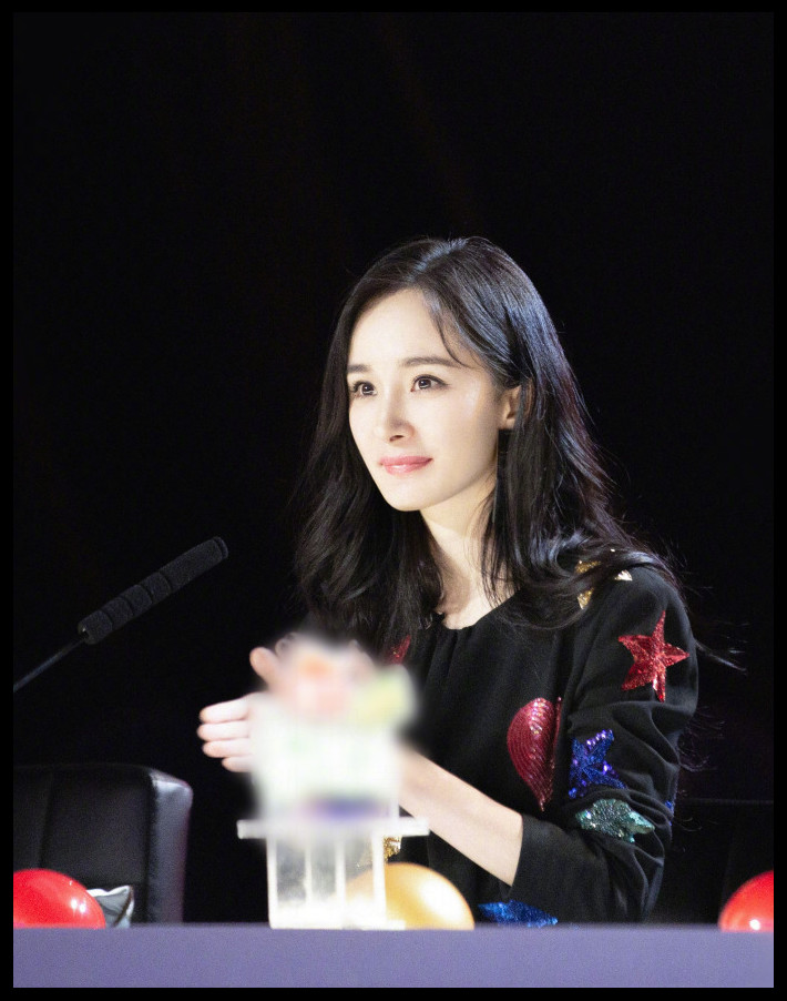 杨幂,都说大幂幂撩汉技能满分,这组照片撩到你了吗?