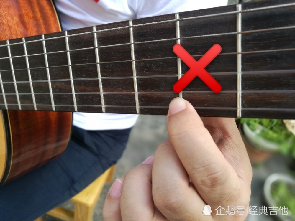 按弦位置不正确也常会产生大量杂音,使本来充满魅力,惹人喜爱的吉他