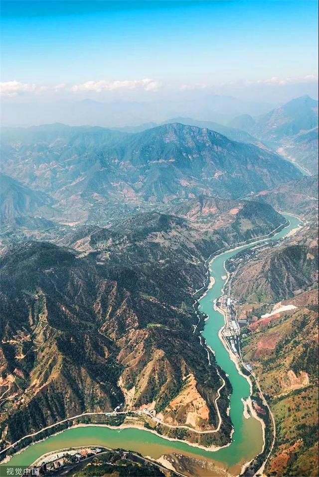 先来一组长江长城,黄山黄河.