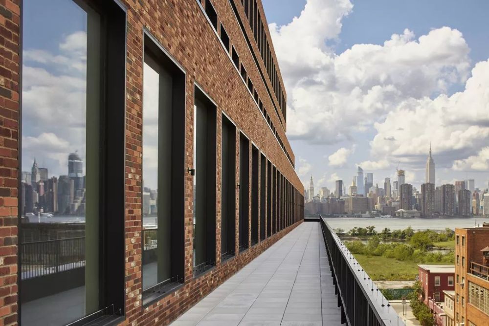 一个内聚又外凸的之字形建筑体-纽约25 kent办公大楼