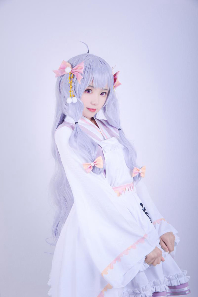 来看看日本美少女cos料理次元,一身公主裙尽显料理次元的可爱本色