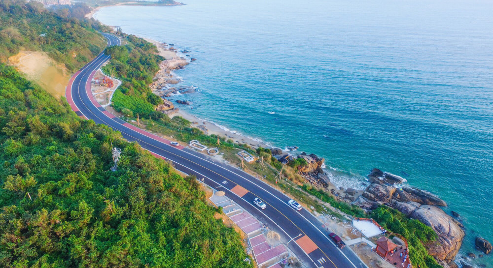 昌江棋子湾旅游公路:山海相连白云绿树黎乡