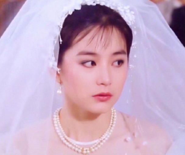 权志龙姐姐婚期将近黑婚纱照引围观!90年代港星婚纱照