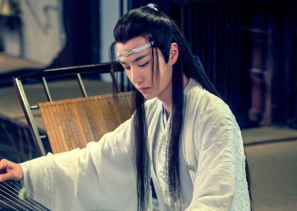 男星晒素颜力证颜值:王一博肖战帅得明显,看到吴亦凡